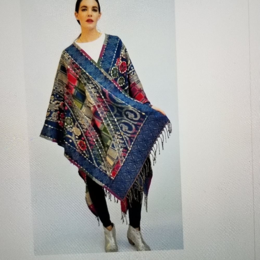 Fellowship Poncho Handwork Multi. - Picture 3 of 10